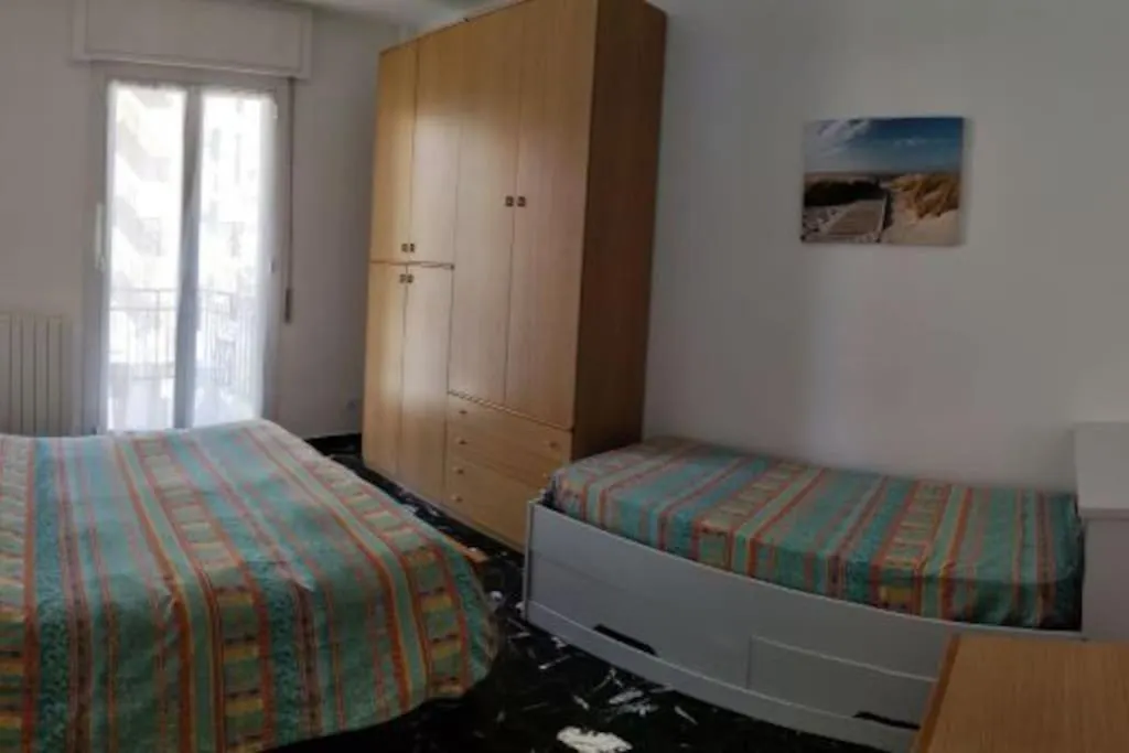 Roma 8 Alloggio Centralissimo Marina dʼMarina dʼAndora Διαμέρισμα